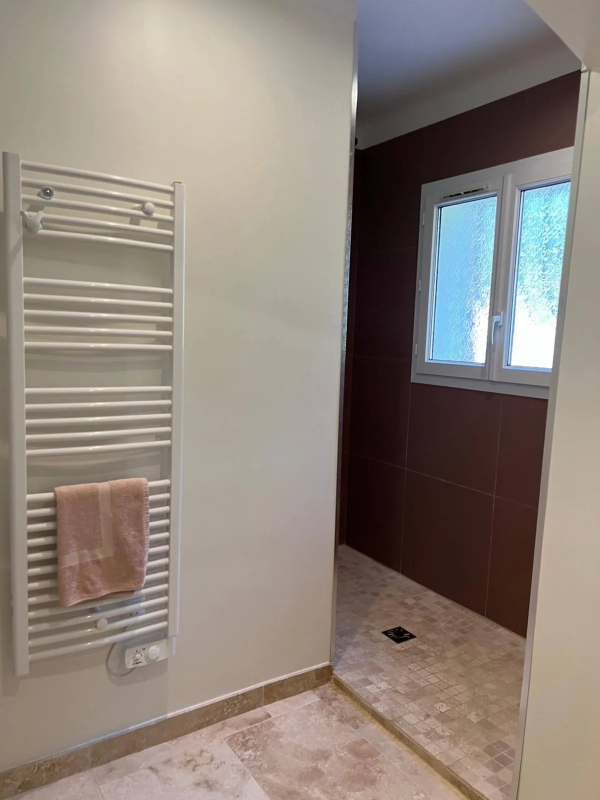 La douche de la salle d'eau 5
